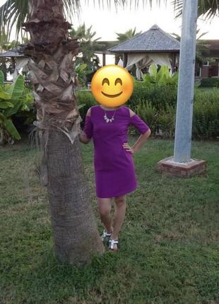 Фіолетова легка сукня з вирізами на плечах