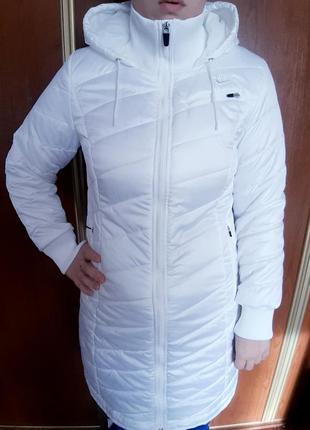 Белая куртка с капишоном, состояние идеальное😍весна,теплая осень3 фото