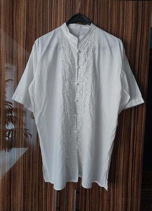 Біла подовжена вінтажна блузка рубашка з вишивкою