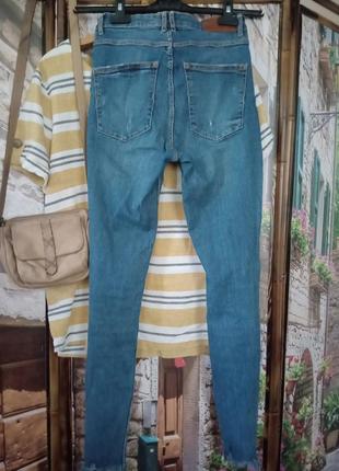 Рваные джинсы zara trafaluc denimwear с высокой талией6 фото