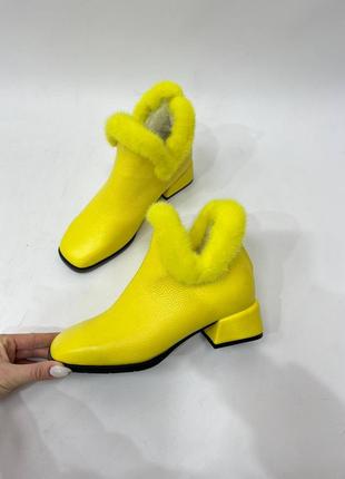 Яркие желтые кожаные ботинки с опушением из норки цвет по выбору1 фото