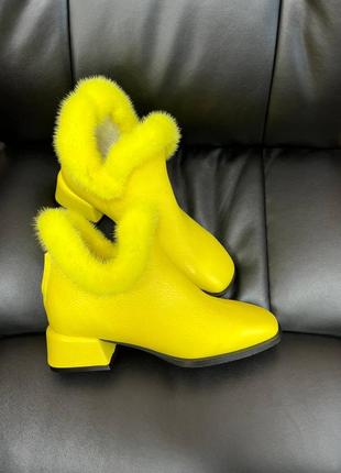 Яркие желтые кожаные ботинки с опушением из норки цвет по выбору8 фото