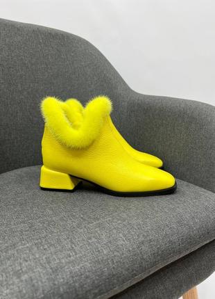 Яркие желтые кожаные ботинки с опушением из норки цвет по выбору5 фото