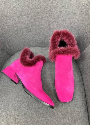 Малиновые фуксия розовые замшевые ботинки с опушением из норки цвет по выбору