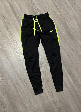 Спортивные штаны nike