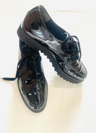 Шикарные лаковые ботинки paul qreen2 фото