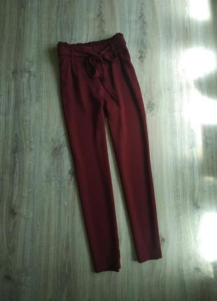 Бордовые брюки на резинке с высокой посадкой цвета марсала брюки с бантом с поясом карго2 фото