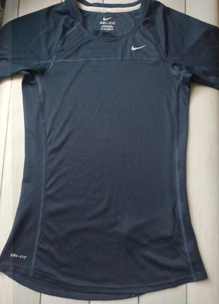 Спортивна футболка nike xs  розмір  dri- fit