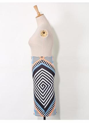 Стильная юбка миди с геометрическим принтом по фигуре2 фото