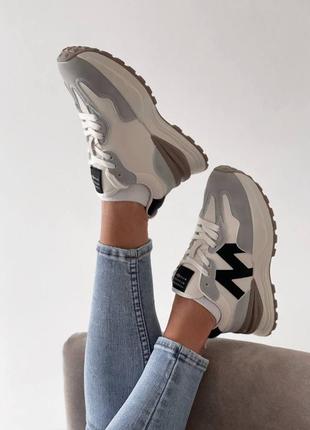 Сіро-білі кросівки з еко-шкіри та еко-нубуку