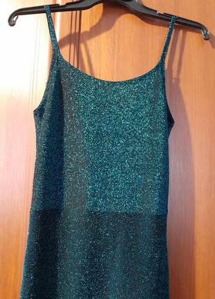 Легкое силуэтное коктейльное платье с металлизированной нитью5 фото