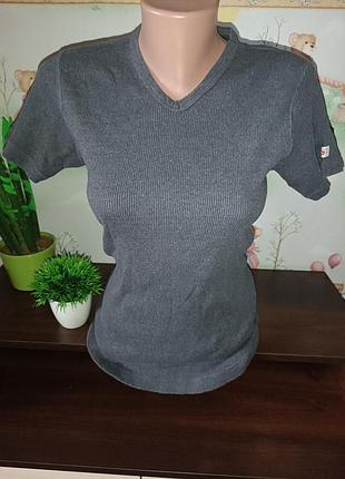 Футболка в рубчик асфальтногт цвета levi's оригинал 🩶