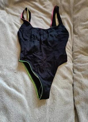 Цельный купальник