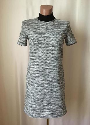 Сукня прямого крою з горловиною платье bershka