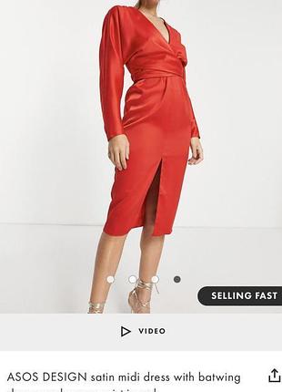 Червона атласна сукня міді asos із рукавом «летюча миша» та талією, з розрізом, декольте5 фото