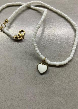 Белый чокер бусы ожерелье подвеска сердце8 фото