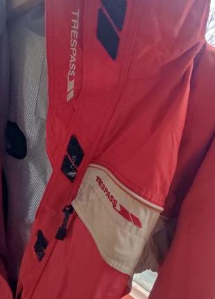 Женская спортивная тепла, лыжная, горнолыжная куртка trespass с капюшоном, размер l,  красного цвета7 фото