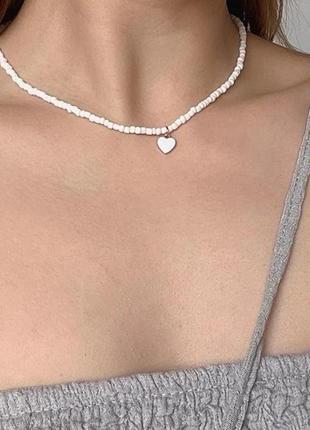 Белый чокер бусы ожерелье подвеска сердце4 фото