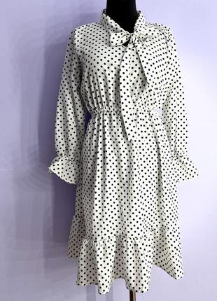 Романтичное платье с завязками на шее, в горошек длиной миди3 фото