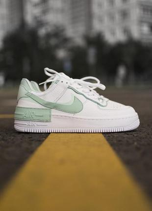 Шикарні кросівки найк