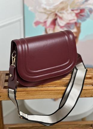 Женская сумка стильная бордового цвета с длинным ремешком кросс боди5 фото