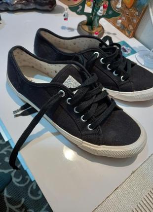 Фірмові жіночі кросівки fat face.