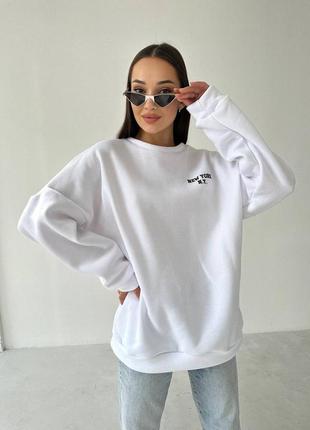 Теплый удлиненный свитшот oversize с трендовой надписью3 фото