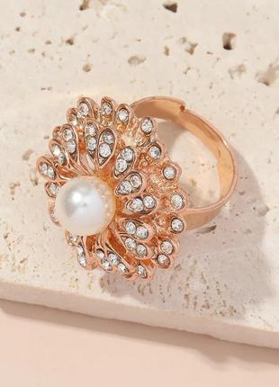 Стильное кольцо с жемчужинкой и кристаллами бижутерия3 фото