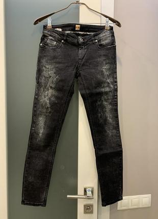 Эксклюзивные, дизайнерские брендовые джинсы hugo boss, оригинал