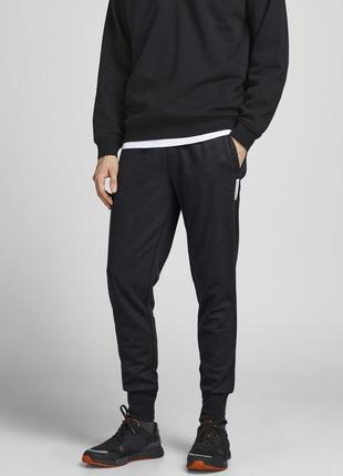 Мужские спортивные штаны джогеры jack & jones black 121748731 фото