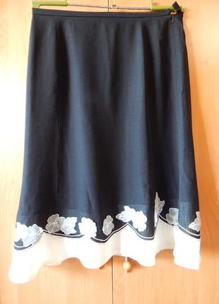 Натуральная расклешенная юбка с украшением4 фото