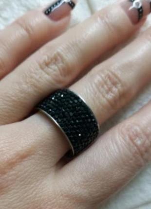 Кольцо дорожка широкая с черными кристаллами2 фото