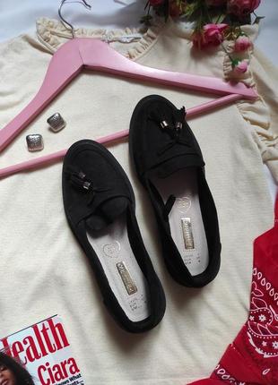 Чорні жіночі туфлі на низькому каблуці та тракторній підошві текстильні лофери3 фото