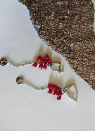Серебряные сережки подвески с кораллом длинные цепочки серьги из серебра с английским замком висюльки5 фото