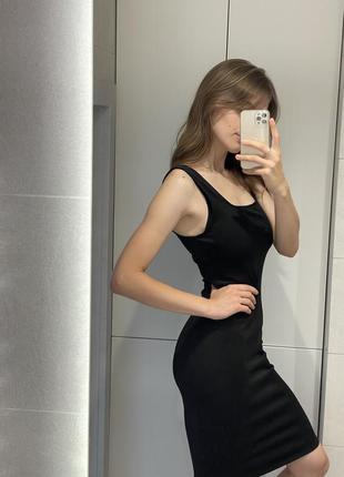 Базова чорна довга облягаюча сукня5 фото
