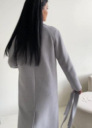 Утепленное двубортное женское длинное пальто из итальянского кашемира3 фото