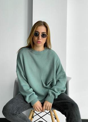 Серо-зеленый женский свитер oversize с карманом 2