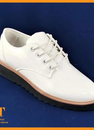 Женские туфли белые лаковые кроссовки слипоны мокасины (размеры: 40)5 фото