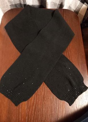 Черный теплый шарф с камушками