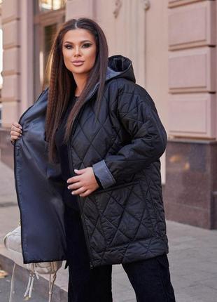 Женская черная осенняя стеганая куртка большого размера4 фото