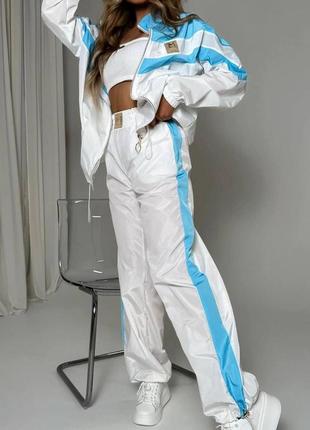 Трендовый спортивный костюм плащевка кофта на замочке брюки с высокой посадкой на резинке с лампасами свободного кроя10 фото