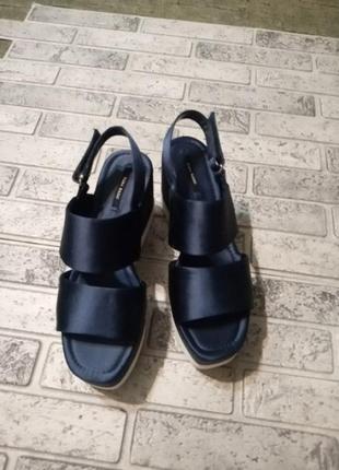 Шикарные босоножки zara