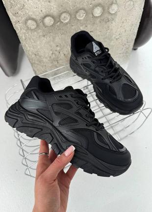 Ідеальні базові кросівки чорного кольору.стильні, легенькі та дуже зручні.