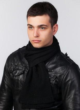 Теплый мужской шарф черного цвета