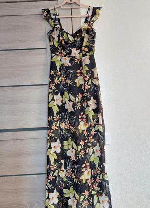 Черное шифоновое платье в цветочный принт🔹lipsy(размер 36-38)