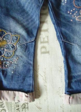 Моднячие джинсы бойфренд c вышивками next4 фото