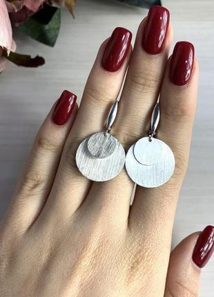 Модные свисающие серебряные сережки без камней висячие женские серьги из серебра кольца с английским замком2 фото