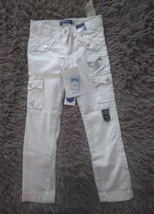 Нові джинси для дівчинки