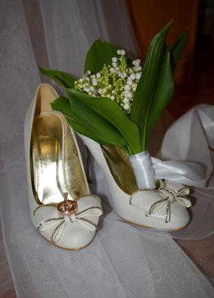 Срочно ❗свадебное платье для нежной утонченной невесты 👰 + туфли и украшение в волосы5 фото