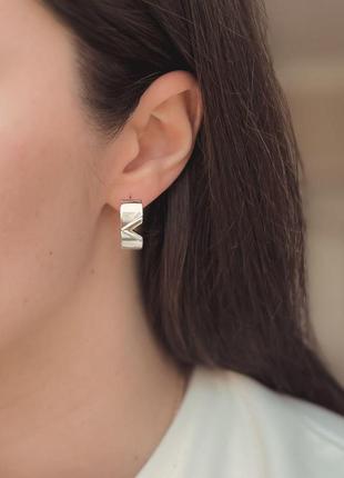 Трендовые серебряные сережки без камней широкие кольца конго модные женские серьги из серебра6 фото